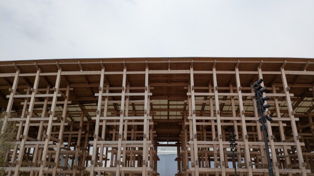 象徴の大屋根リングと。